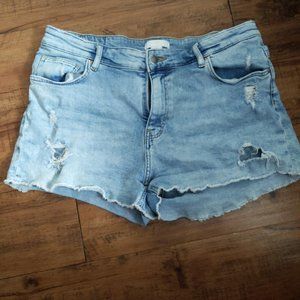 H&M distressed shorts